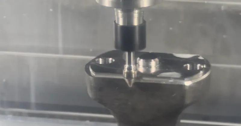 FDT AXIAL (F) deburring machined part — close-up of cutter tip on workpiece edge